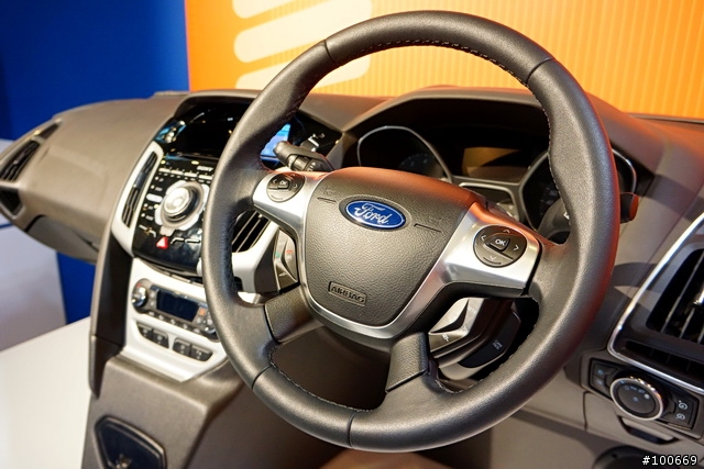 2012 Computex 福特展區 含 啟動影片 - Ford 2012 New Focus + EVOS Concept