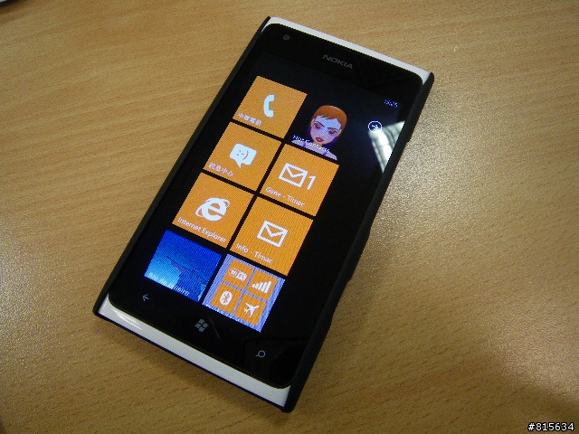 Win8 vs 7.8 想買就買, 不想買就不要買 Nokia Lumia 900 開箱