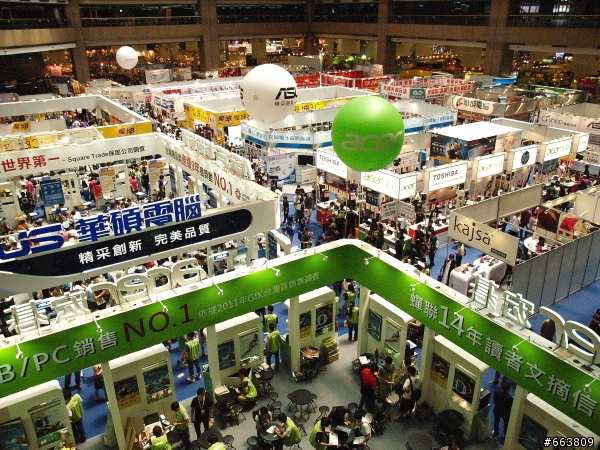 經典CCD機皇E-1 & 復古機身 E-M5在 世貿多媒體展與樂器展的邂逅