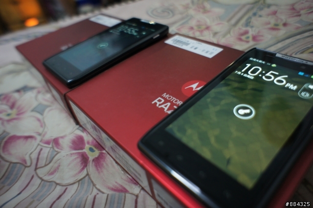 【開箱】MOTORALA RAZR 雙黑刃