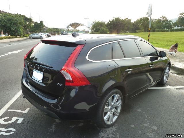 Volvo V60 藍寶石黑+黑白雙色內裝 補開箱