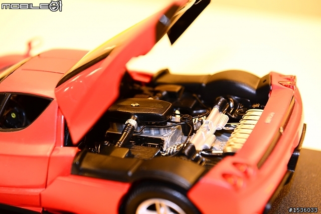 兒子最棒的生日禮物:Luxgen S5大尺寸1:18模型車。