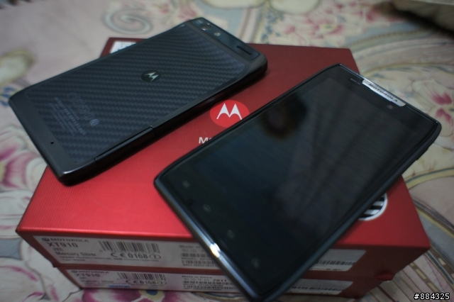 【開箱】MOTORALA RAZR 雙黑刃