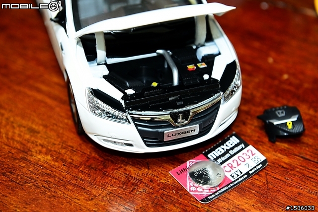 兒子最棒的生日禮物:Luxgen S5大尺寸1:18模型車。