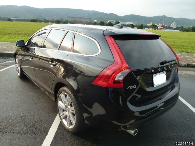 Volvo V60 藍寶石黑+黑白雙色內裝 補開箱