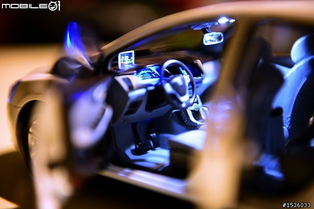 兒子最棒的生日禮物:Luxgen S5大尺寸1:18模型車。