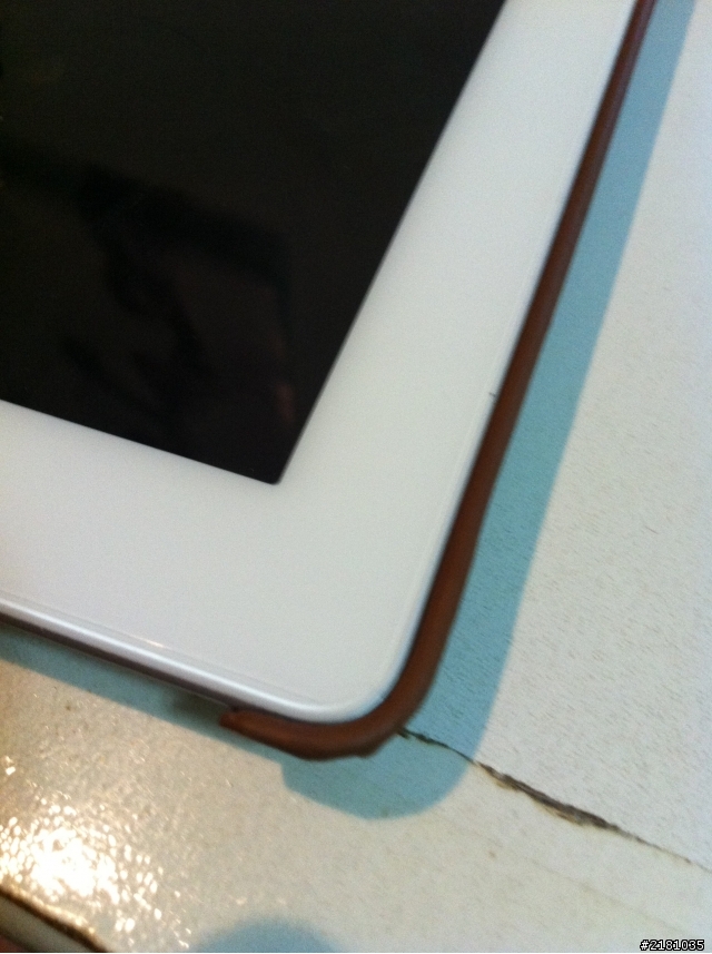 很高興入手了NEW IPAD 另提出一些選配件的小心得~
