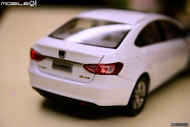兒子最棒的生日禮物:Luxgen S5大尺寸1:18模型車。