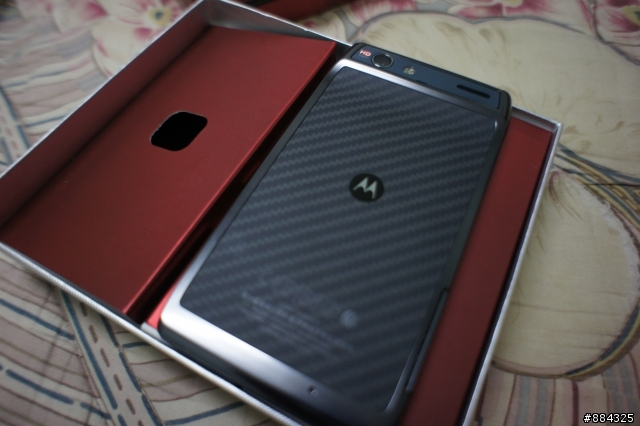 【開箱】MOTORALA RAZR 雙黑刃