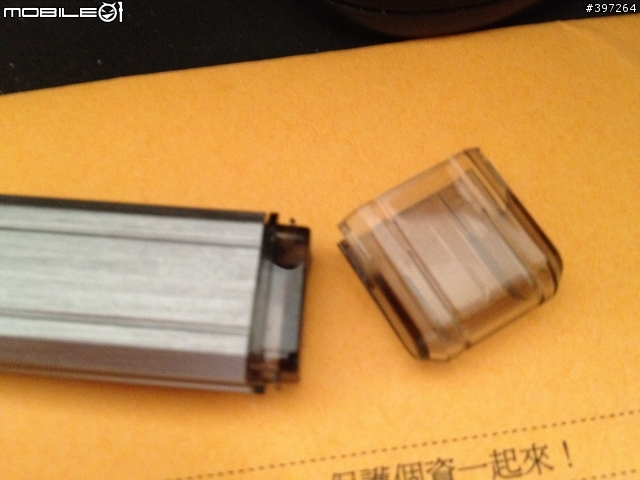 只用兩次的Verico TM03 32GB後蓋壞了.
