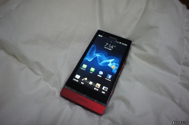 簡單開箱 - XPERIA P 紅色美學