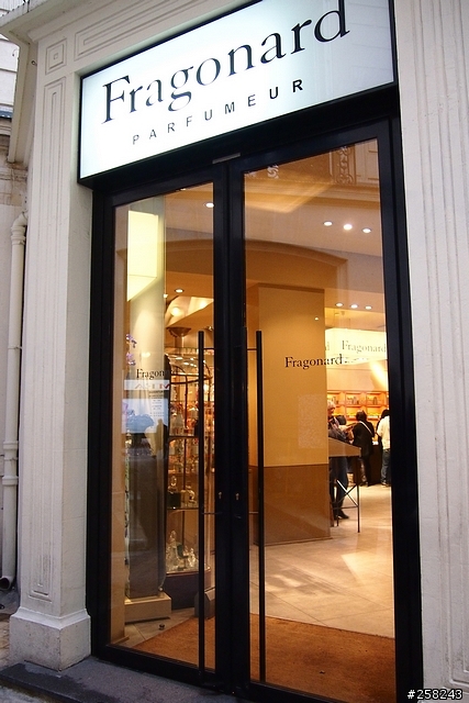 【西西分享】法國DAY8~10-巴黎Paris(蒙馬特、聖心堂、精品街、蝸牛餐)
