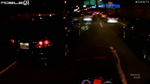 這樣算是不當超車還是逼車? 市民高架上