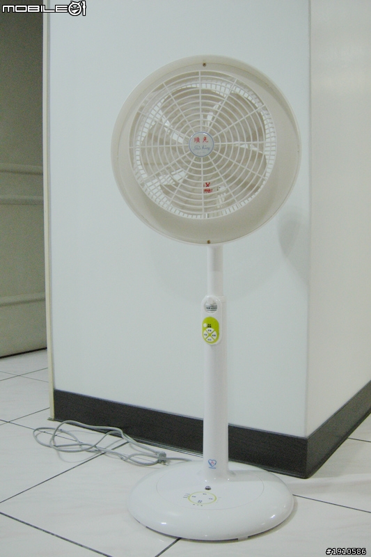 【開箱】順光噴噴循環扇 250RS2