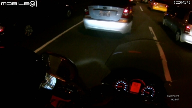 這樣算是不當超車還是逼車? 市民高架上