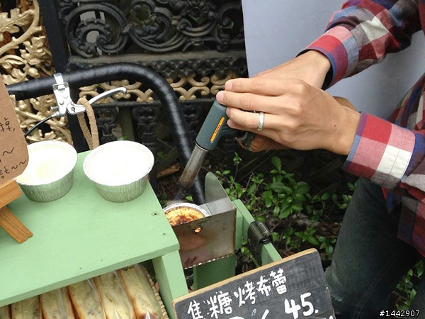 騎著腳踏車賣烤布蕾 ,真的好酷!- 巷弄家常蛋糕