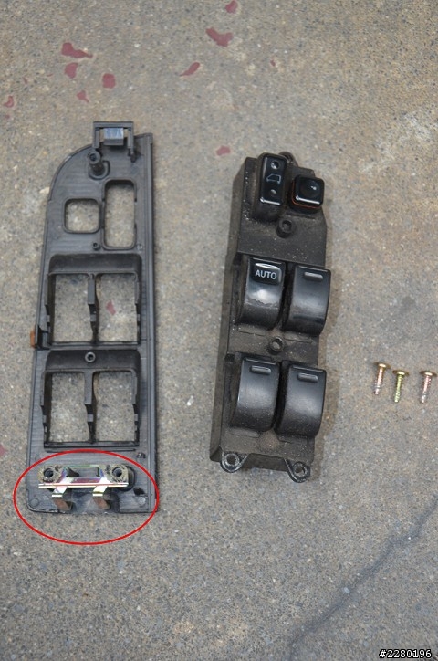 TOYOTA PERMIO 駕駛座中控鎖檢修(DIY)