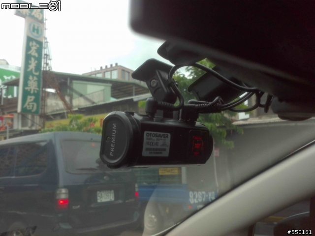 雙白馬五簡單開箱+DAS-3000HD黑騎士行車記錄器+卡夢配件+防眩光後照鏡(藍鏡)+大燈燻黑燈膜+日行燈