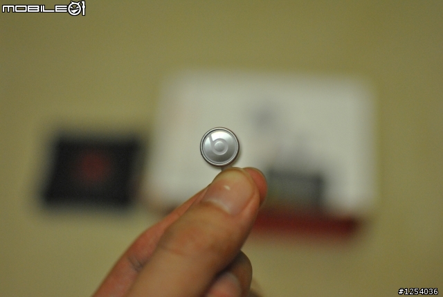 《簡易開箱》七月份買hTC One X參加【HTC One 你的音樂旅行箱】活動送的MONSTER urBeats耳機