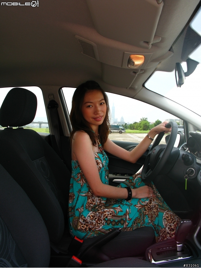 Ford Fiesta 菜菜子一日試乘