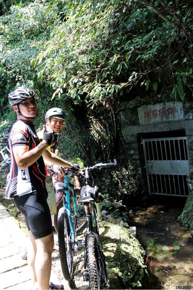 [分享]水圳古道探訪-坪頂古圳，輕度OFF扛車團 Oh~YA!