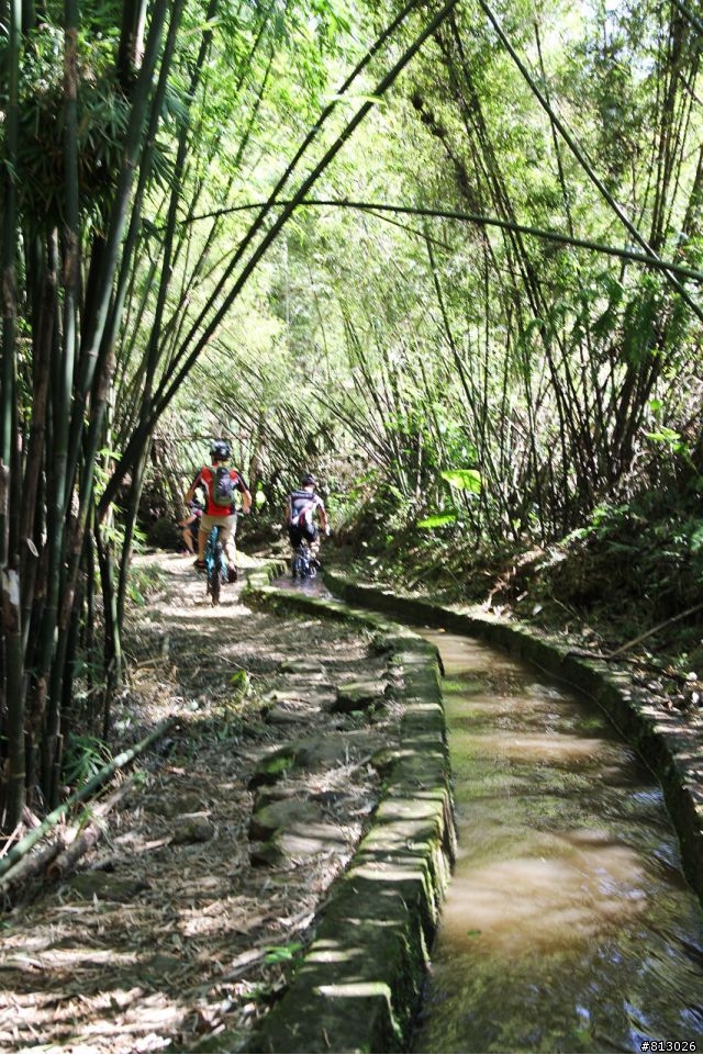 [分享]水圳古道探訪-坪頂古圳，輕度OFF扛車團 Oh~YA!