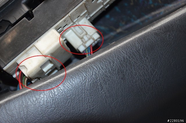 TOYOTA PERMIO 駕駛座中控鎖檢修(DIY)