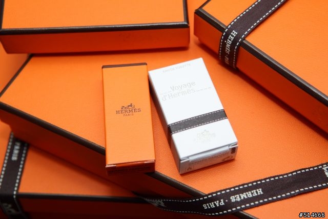殘酷對決(上):皮件工藝之法國vs西班牙--Hermes & LOEWE "Reversible Strap"