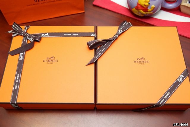 殘酷對決(上):皮件工藝之法國vs西班牙--Hermes & LOEWE "Reversible Strap"