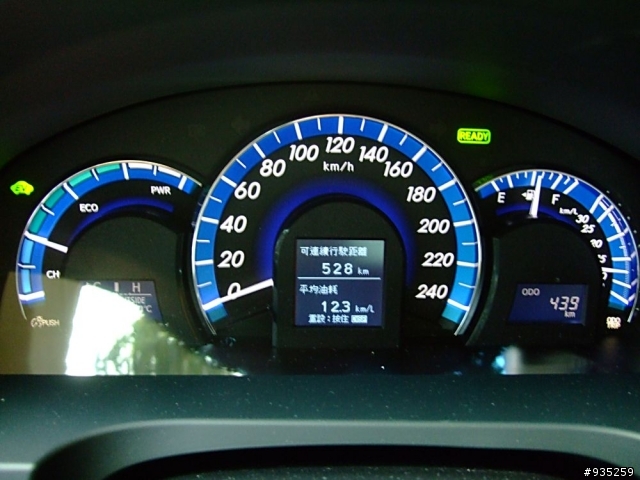 CAMRY HYBRID V 開箱 . 油耗居然只有10.3 == 滿三年 更新