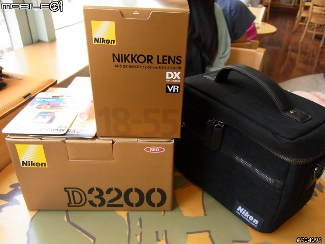 【不專業開箱文】Nikon D3200紅色