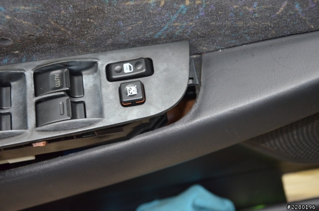 TOYOTA PERMIO 駕駛座中控鎖檢修(DIY)