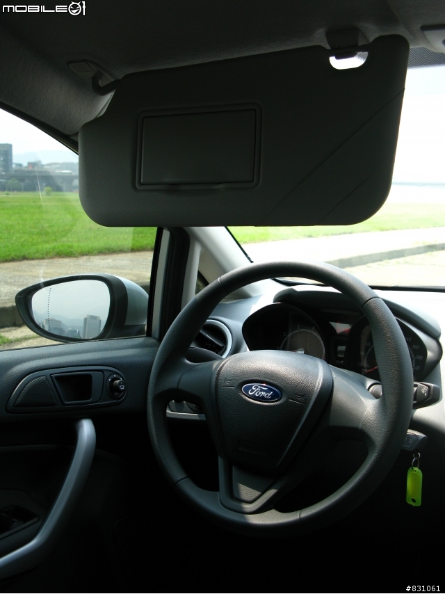 Ford Fiesta 菜菜子一日試乘