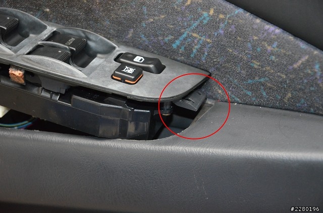 TOYOTA PERMIO 駕駛座中控鎖檢修(DIY)