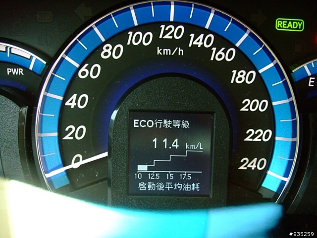 CAMRY HYBRID V 開箱 . 油耗居然只有10.3 == 滿三年 更新