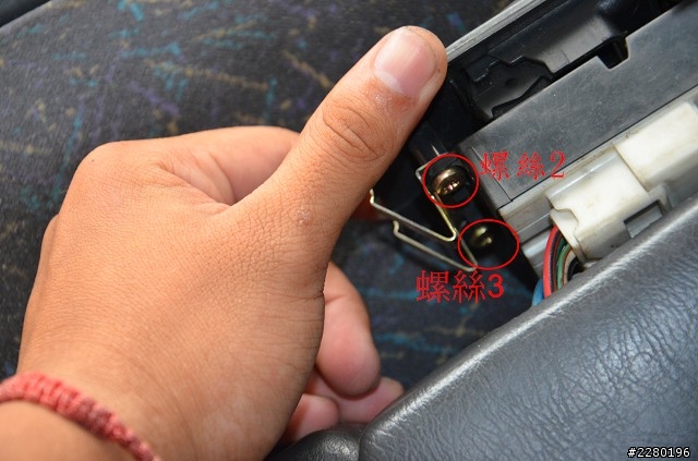 TOYOTA PERMIO 駕駛座中控鎖檢修(DIY)