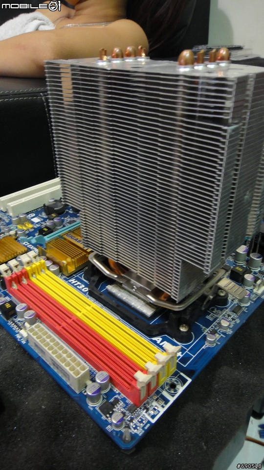 無聊 清清我的cpu 散熱器 換換各廠牌風扇 三洋 酷媽 保銳 AC XG .....參考看看數字 -特映無風扇燒機