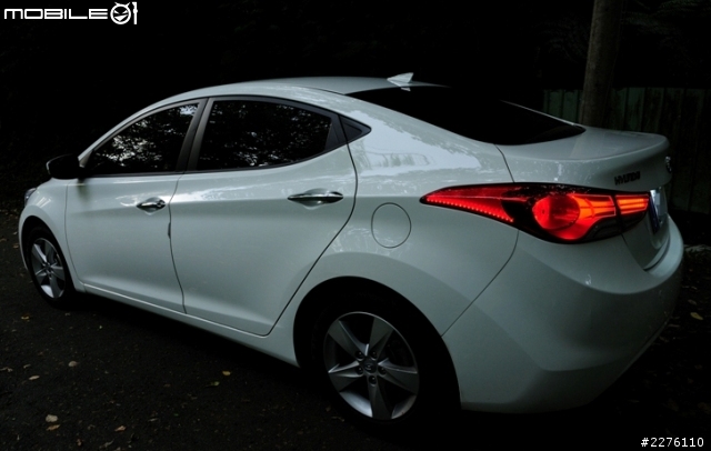就是這個光 Elantra 獨特頭尾燈分享