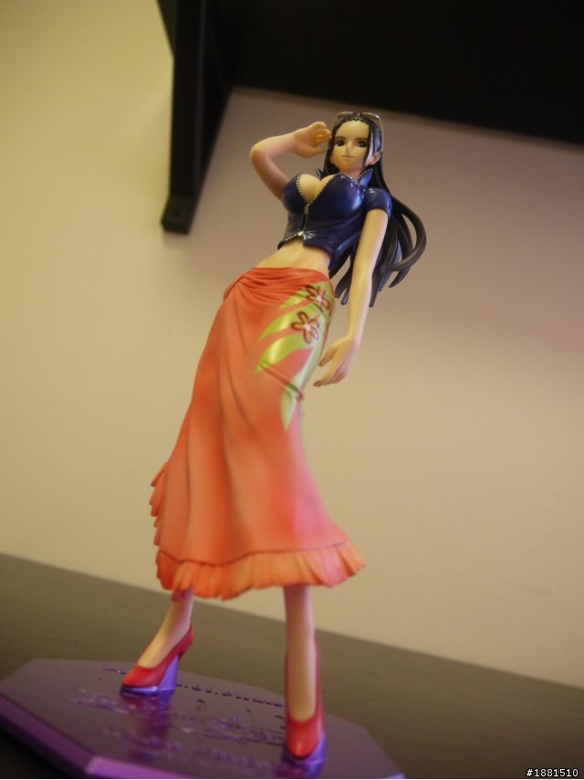 最近獲得展示櫃 把原本的盒裝收藏的公仔 都給開出來放囉~ P.S 小心 圖很多