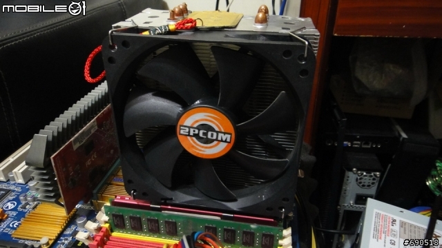 無聊 清清我的cpu 散熱器 換換各廠牌風扇 三洋 酷媽 保銳 AC XG .....參考看看數字 -特映無風扇燒機