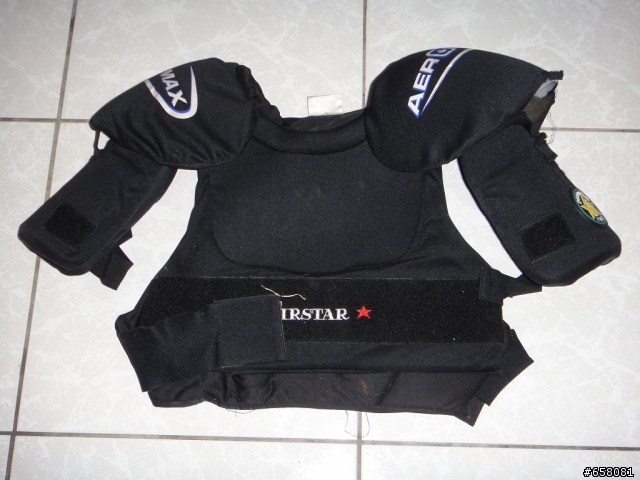 終於忍痛把Ice Hockey裝備丟了>"<