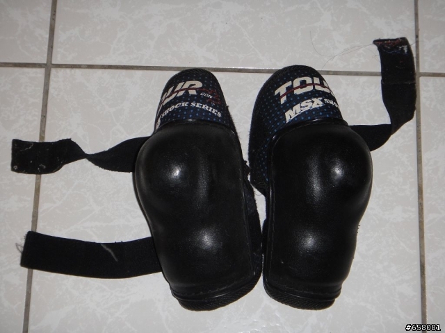 終於忍痛把Ice Hockey裝備丟了>"<