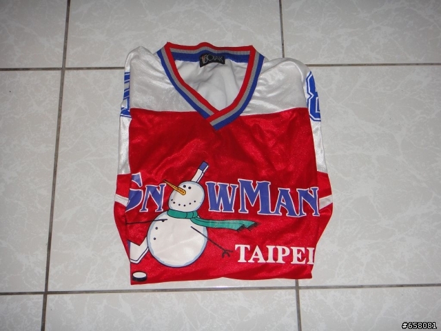 終於忍痛把Ice Hockey裝備丟了>"<