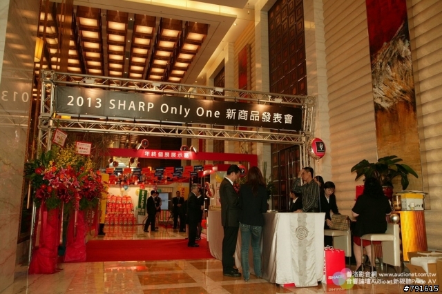 與鴻海交易尚未敲定,Sharp按慣例發表年度大尺寸液晶新品