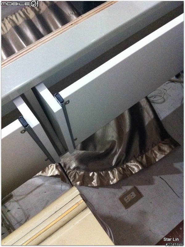 DIY 免螺絲角鋼 舒適 有鍵盤架的電腦桌 開箱
