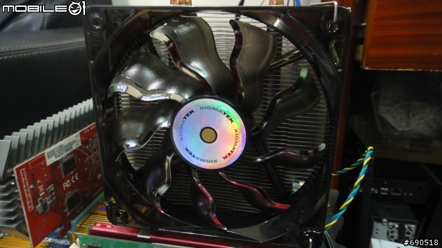 無聊 清清我的cpu 散熱器 換換各廠牌風扇 三洋 酷媽 保銳 AC XG .....參考看看數字 -特映無風扇燒機