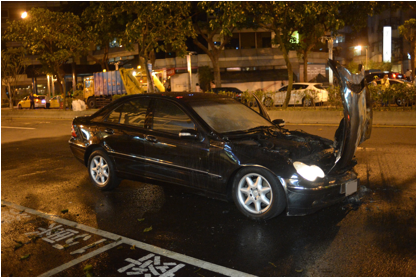 火燒賓士車在台灣 (更新相關新聞四個多月,已發生四次自燃火燒車了,2013/01/28、2013/1/5、2012/9/16、2012.8/11)
