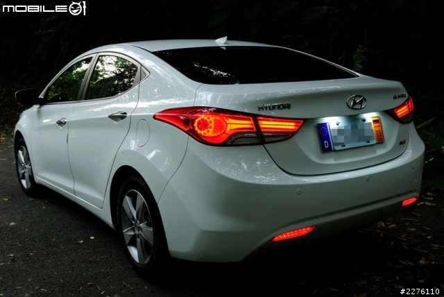 就是這個光 Elantra 獨特頭尾燈分享