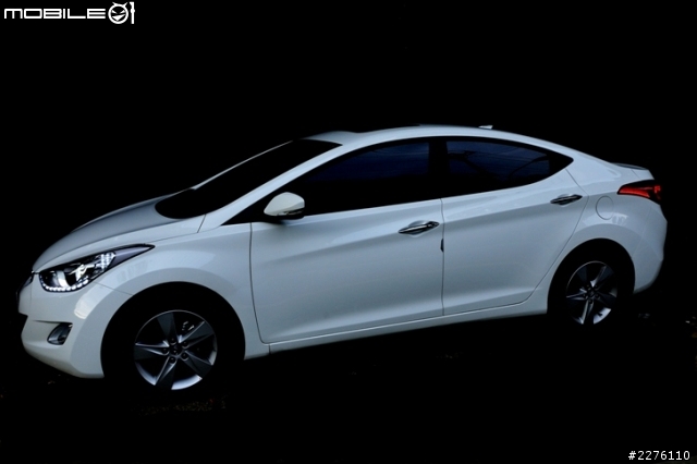 就是這個光 Elantra 獨特頭尾燈分享
