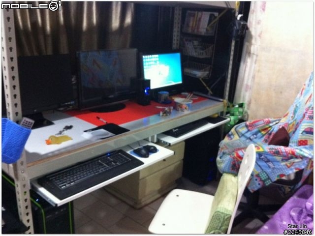 DIY 免螺絲角鋼 舒適 有鍵盤架的電腦桌 開箱